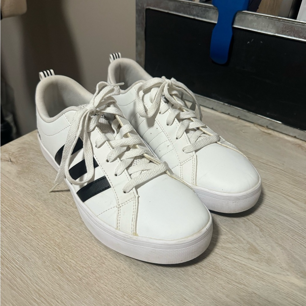 Men’s size 8 adidas white with black stripe shoes